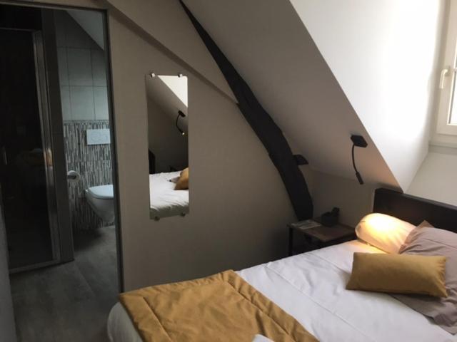 Hotel Le Relais Saint-Quentin-les-Anges Exterior foto